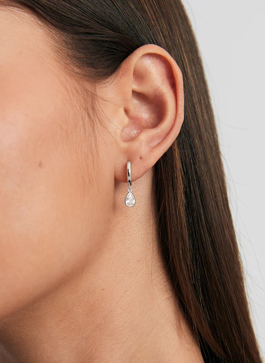 Solitaire Teardrop Drops - Drop Earrings - OOTDY