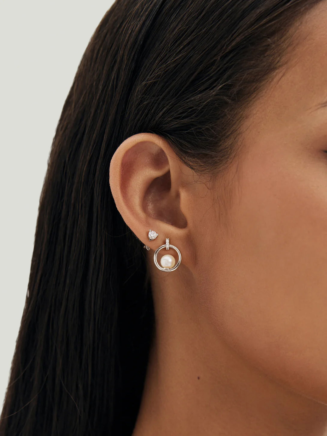 Silver Circle Pearl Studs - Stud Earrings - OOTDY