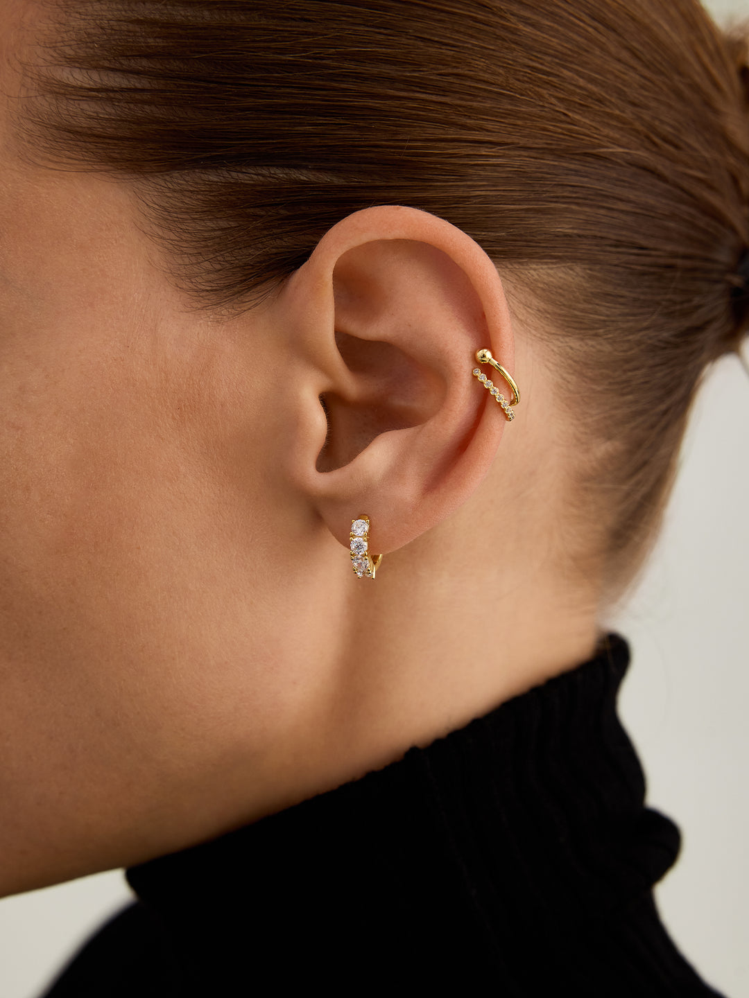 Bezel Sapphire Ear Cuff – OOTDY Bezel Sapphire Ear Cuff – OOTDY