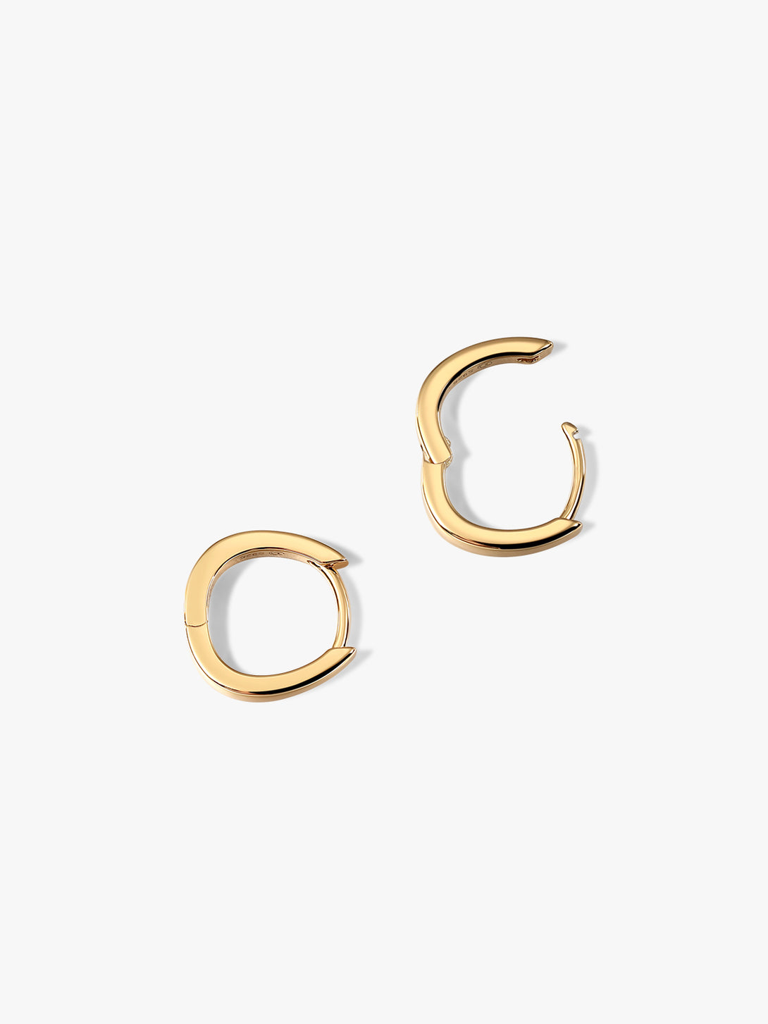 Daily Bold Small Hoops - Huggie Earrings - OOTDY