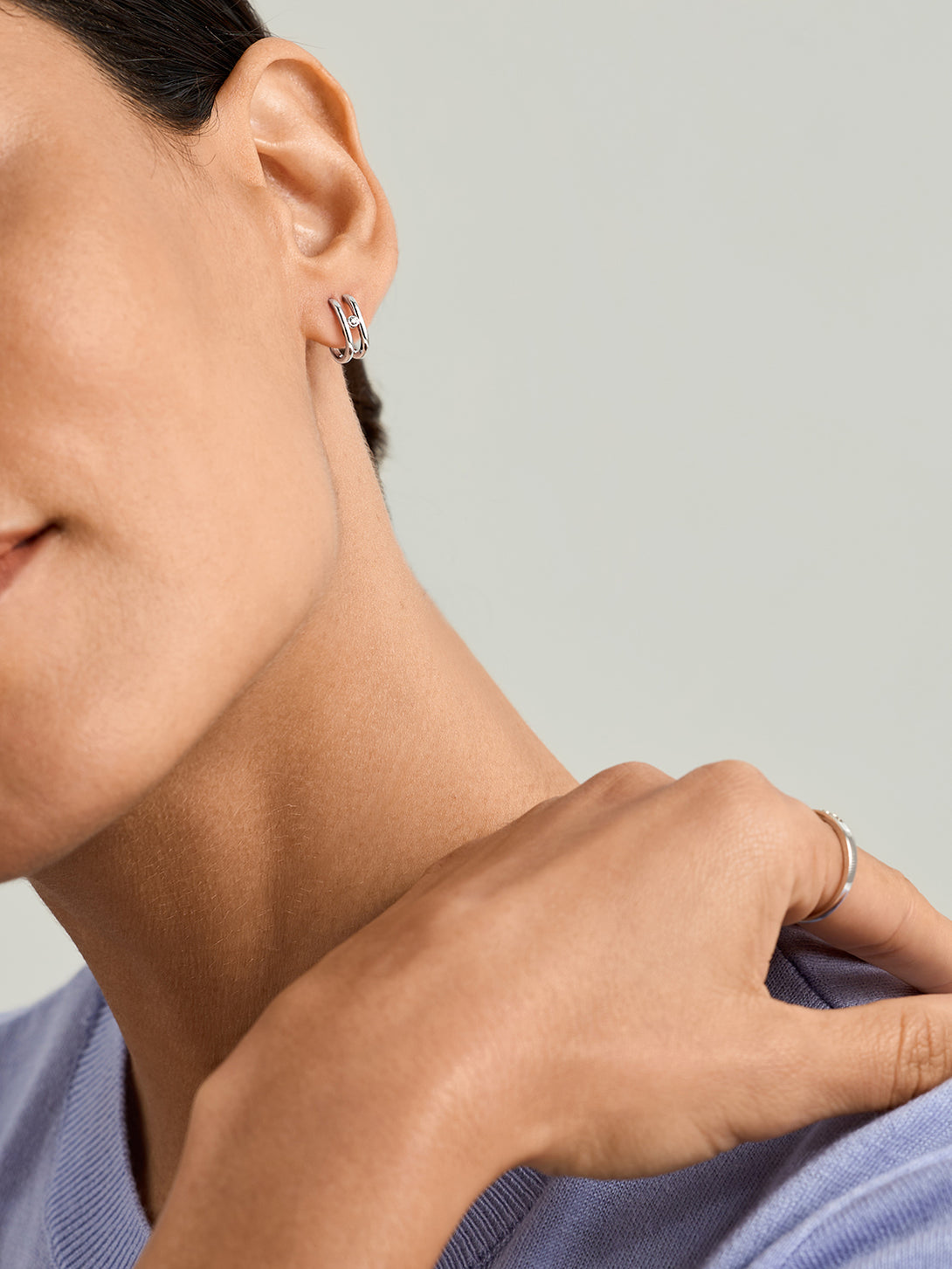 Double Curve Sapphire Huggies - Huggies Earrings - OOTDY