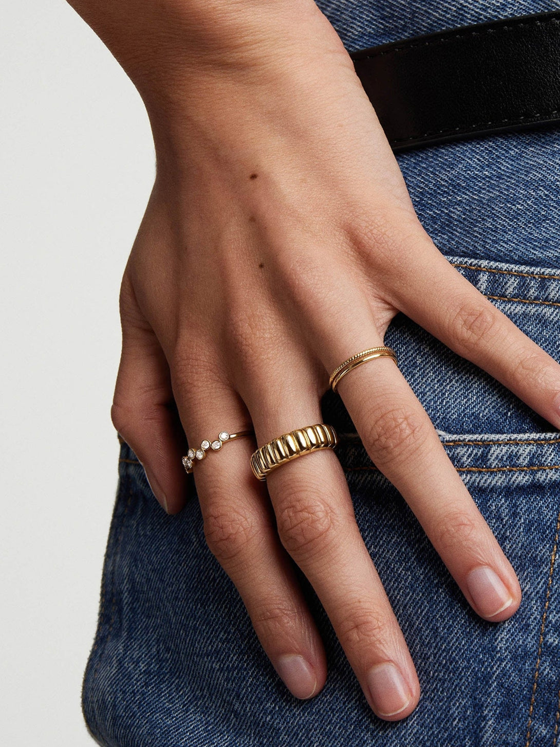 Bezel Sapphire Zig-Zag Ring - Stackable Rings - OOTDY